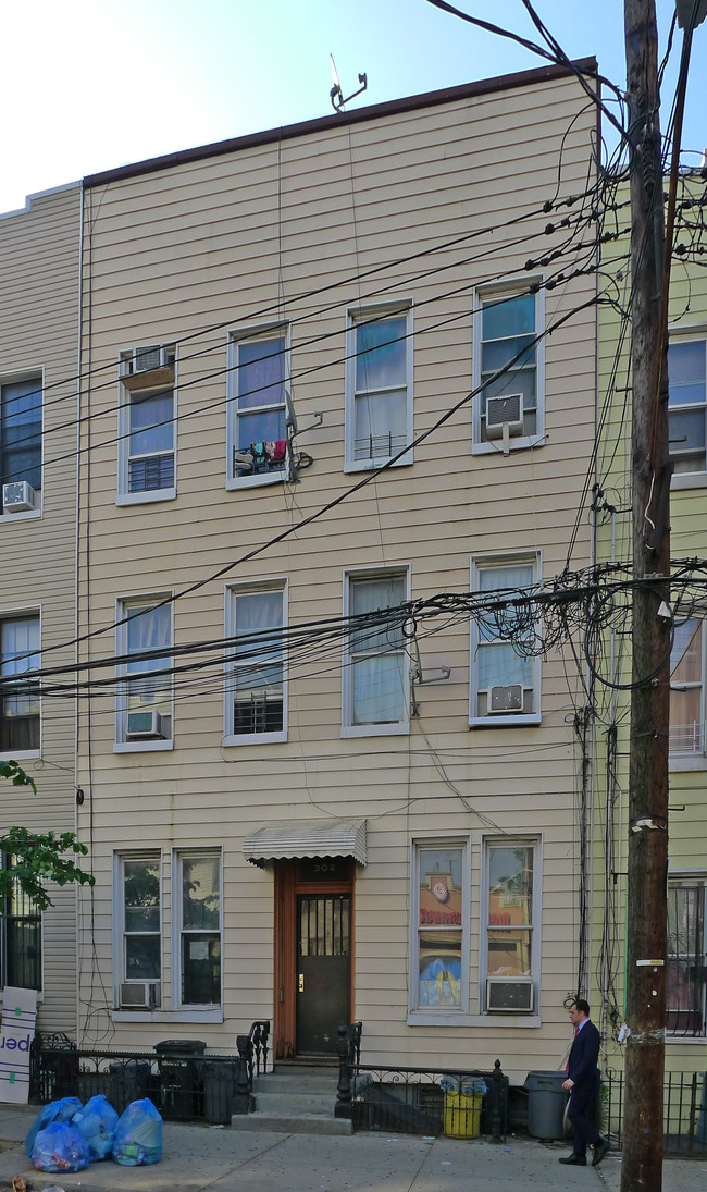 302 Stanhope St in Brooklyn, NY - Building Photo - Building Photo