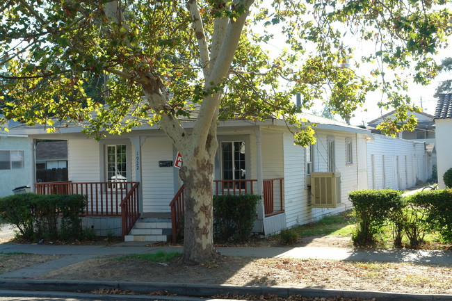 1922 Martin Luther King Jr Way in Merced, CA - Building Photo - Building Photo