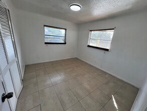 3319 Grove Rd, Unit Left side in Boynton Beach, FL - Foto de edificio - Building Photo