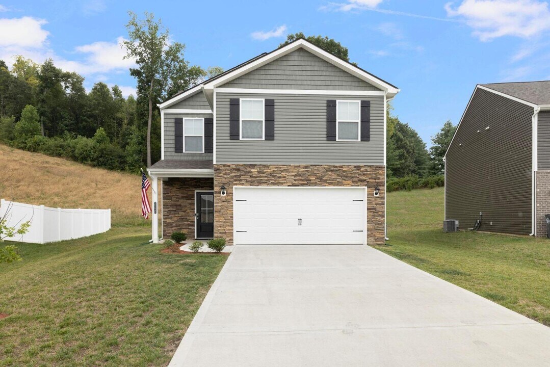 2520 Bridgeforth Xing in Kingsport, TN - Foto de edificio