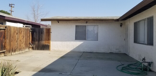 2712 Akers Rd in Bakersfield, CA - Building Photo - Building Photo