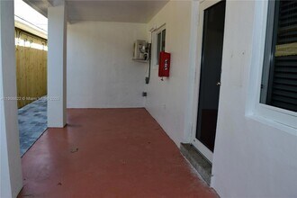 622 NE 6th St, Unit 1 in Hallandale Beach, FL - Building Photo - Building Photo