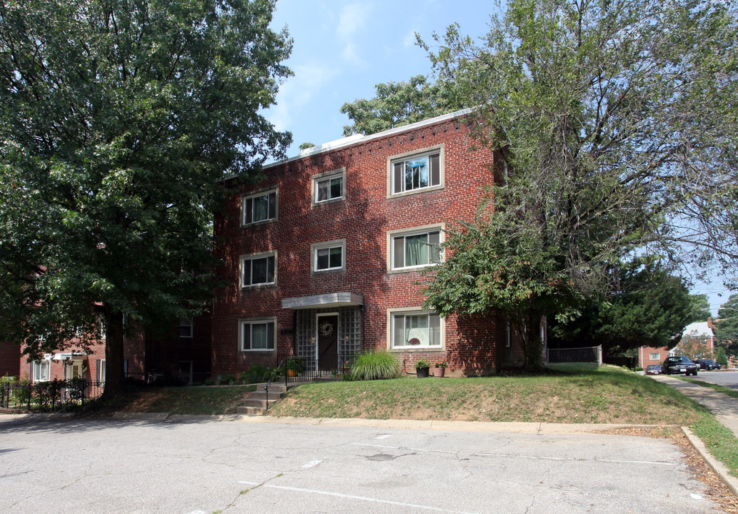 8718 Bradford Rd in Silver Spring, MD - Foto de edificio