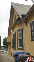 529 W 74th St in Los Angeles, CA - Building Photo