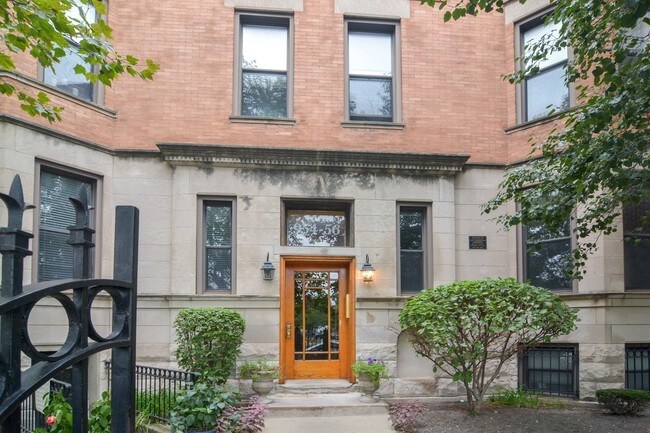 956 Cuyler W Ave, Unit 3W in Chicago, IL - Foto de edificio - Building Photo