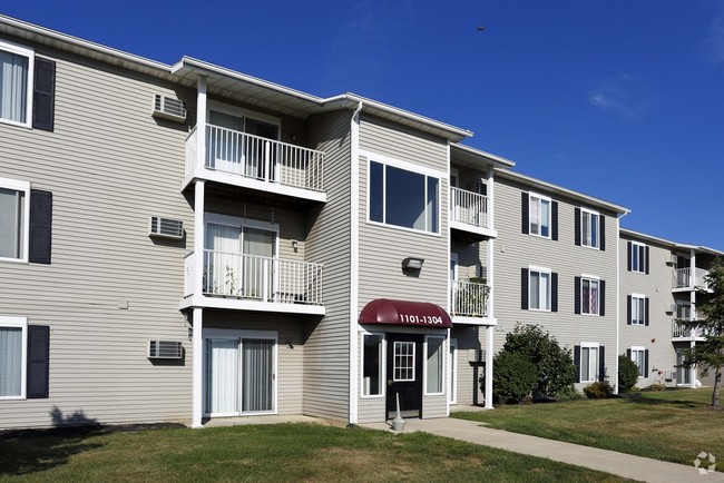 Vail Estates Apartments in Princeton, IN - Foto de edificio - Building Photo