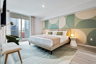 1200 Brickell Bay Dr in Miami, FL - Building Photo - Building Photo