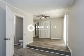7025 Ponderosa Dr in Tampa, FL - Foto de edificio - Building Photo