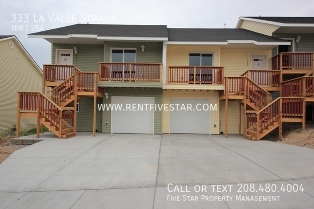 property at 333 La Valle Strada Ln