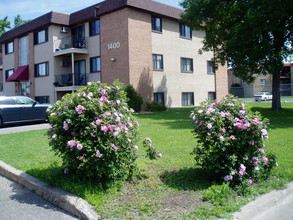 Sterling Square Apartments in Brooklyn Center, MN - Building Photo - Building Photo