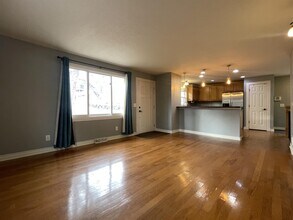 5139 Beacon Hill Rd in Minnetonka, MN - Building Photo - Building Photo