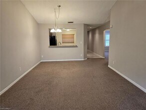 605 Squire Cir, Unit 203 in Naples, FL - Building Photo - Building Photo