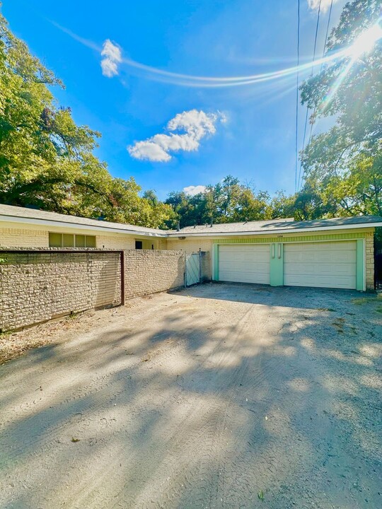 1308 Crestwood Rd-Unit -B in Austin, TX - Building Photo