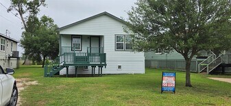 725 E Columbus Dr in Wharton, TX - Building Photo