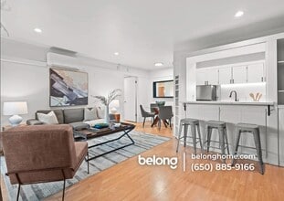 500 W Middlefield Rd, Unit 121 in Mountain View, CA - Foto de edificio - Building Photo