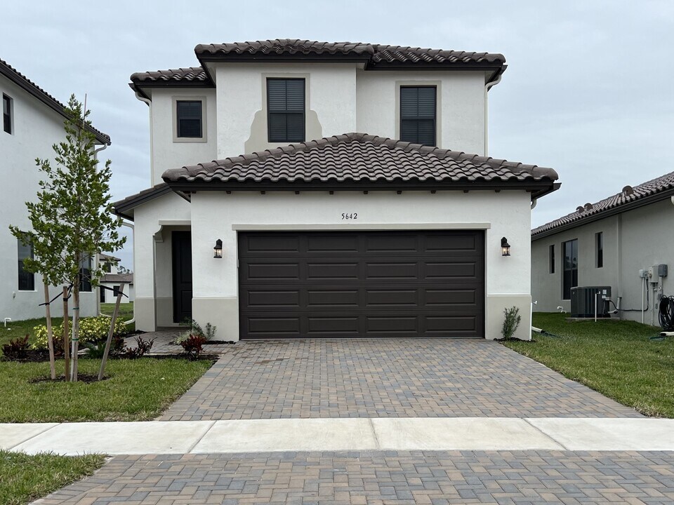 5642 Argento Dr in Ave Maria, FL - Building Photo