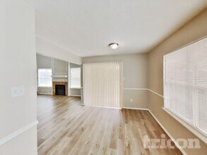 8522 Lake Crystal Dr in Houston, TX - Building Photo - Building Photo