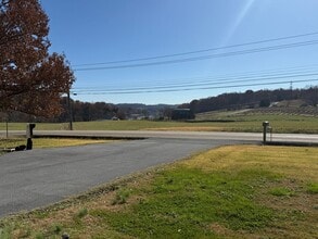 1504 Muddy Creek Rd in Blountville, TN - Foto de edificio - Building Photo