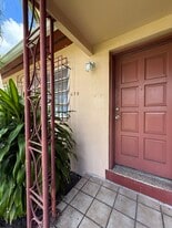670 NE 132nd St, Unit Beautiful 1-Bedroom in North Miami, FL - Building Photo