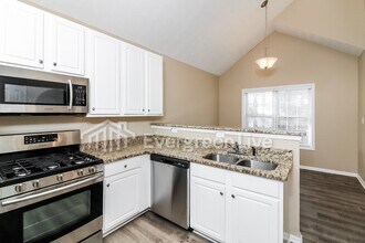 2385 Lake Royale Dr in Riverdale, GA - Building Photo - Building Photo