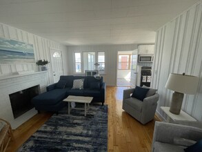 11 Tuttle Ave in Hampton, NH - Building Photo - Building Photo