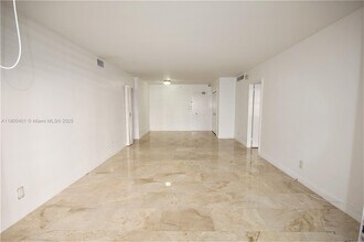 5161 Collins Ave in Miami Beach, FL - Building Photo - Building Photo