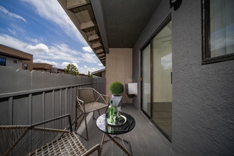 343 Autumn Dr in San Marcos, CA - Foto de edificio - Building Photo