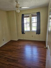 6215 Francis Marion Dr in Houston, TX - Building Photo - Building Photo