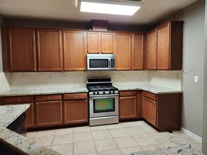 2326 Bridgeton Way in Stockton, CA - Building Photo - Building Photo