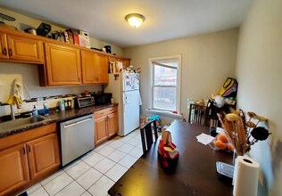 17 Aspinwall Ave, Unit 2 in Brookline, MA - Building Photo - Building Photo