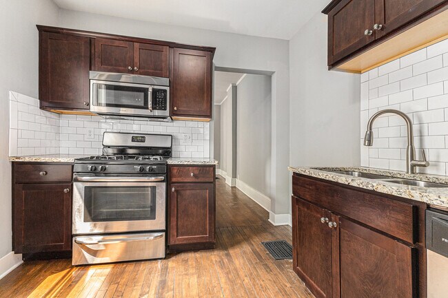 1212 Lake Michigan Dr NW, Unit 1212 in Grand Rapids, MI - Foto de edificio - Building Photo