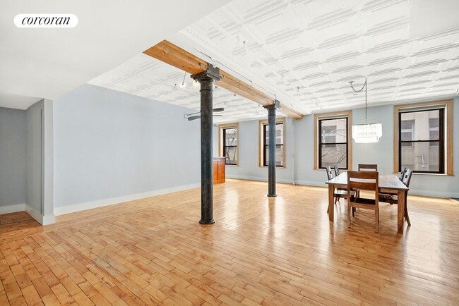 325 W 16th St in New York, NY - Building Photo - Building Photo