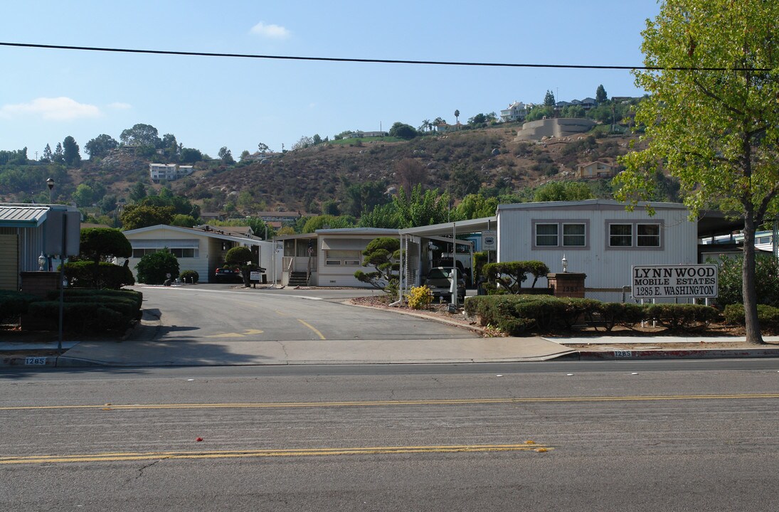 1285 E Washington Ave in El Cajon, CA - Building Photo