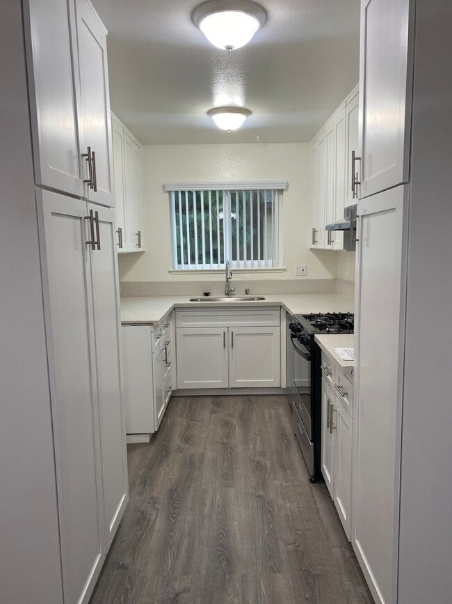 14300A in Westminster, CA - Foto de edificio - Building Photo