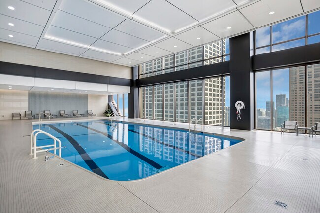 175 E Delaware Plz, Unit 7010 in Chicago, IL - Foto de edificio - Building Photo