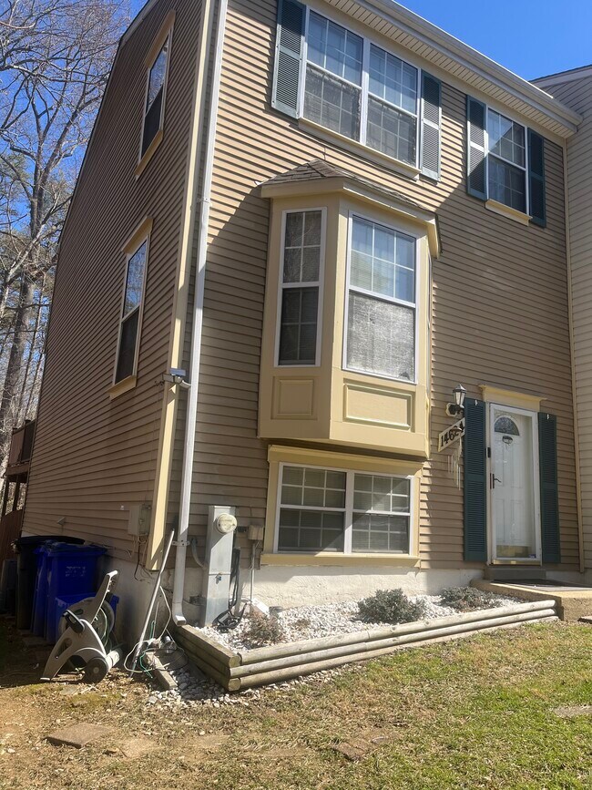 14624 London Ln in Bowie, MD - Foto de edificio - Building Photo