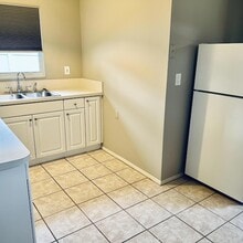 530 SW Prima Vista Blvd, Unit B in Port St. Lucie, FL - Foto de edificio - Building Photo