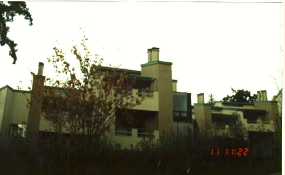 Waterford Condominiums in Kirkland, WA - Building Photo