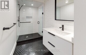 115 Winchester St in Toronto, ON - Building Photo - Building Photo