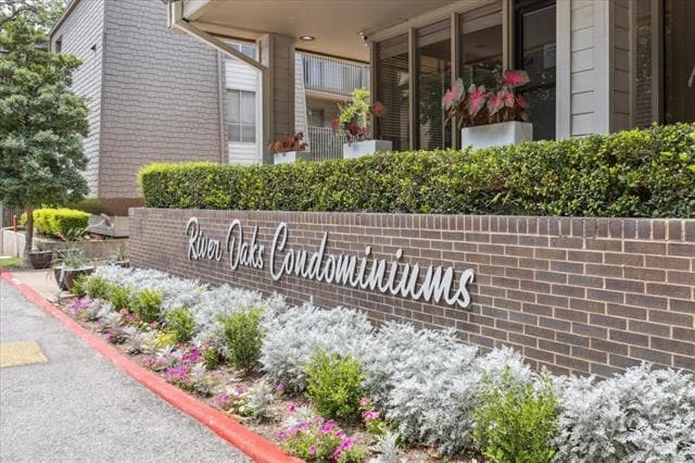 4837 Cedar Springs Rd in Dallas, TX - Building Photo - Building Photo
