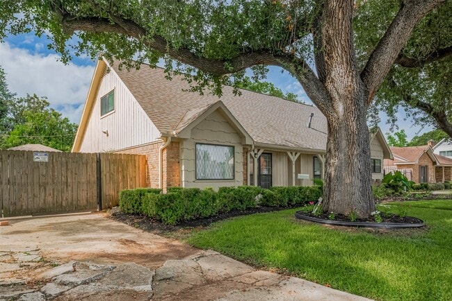property at 7914 Roos Rd