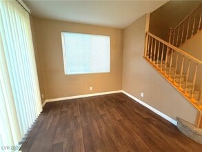 136 Red Tee Ln in Las Vegas, NV - Building Photo - Building Photo