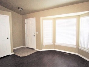 6871 Mineral Mt Dr in West Jordan, UT - Foto de edificio - Building Photo