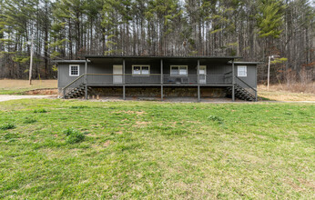 6672 Roan Creek Rd in Butler, TN - Building Photo - Building Photo