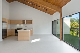 428 SW Akron Ave in Stuart, FL - Building Photo