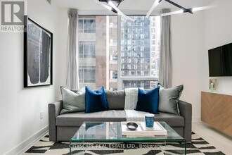 15-715 Mercer St in Toronto, ON - Building Photo - Building Photo