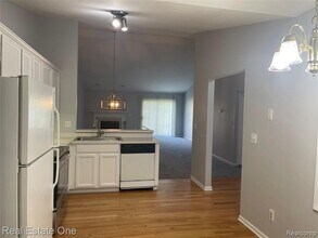2519 Westmont Cir in Sterling Heights, MI - Building Photo - Building Photo