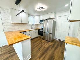 711 W 44th St, Unit C in Savannah, GA - Building Photo