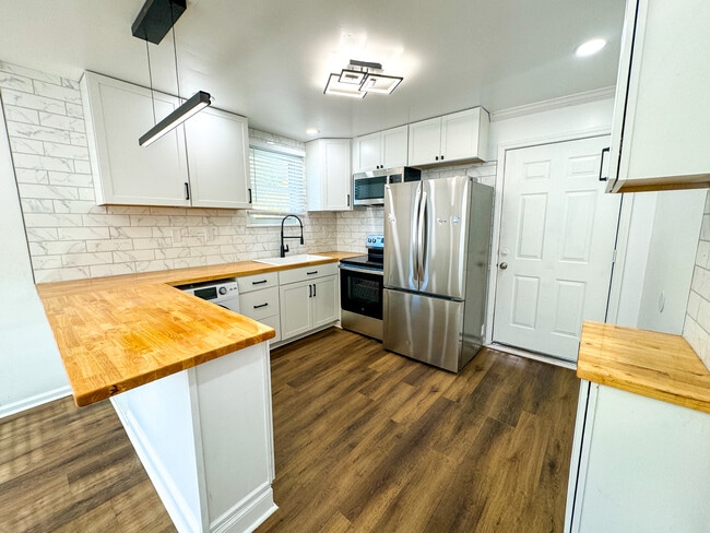 property at 711 W 44th St