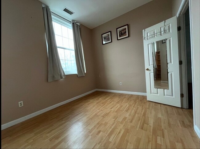 21 Linden St in Quincy, MA - Building Photo - Building Photo